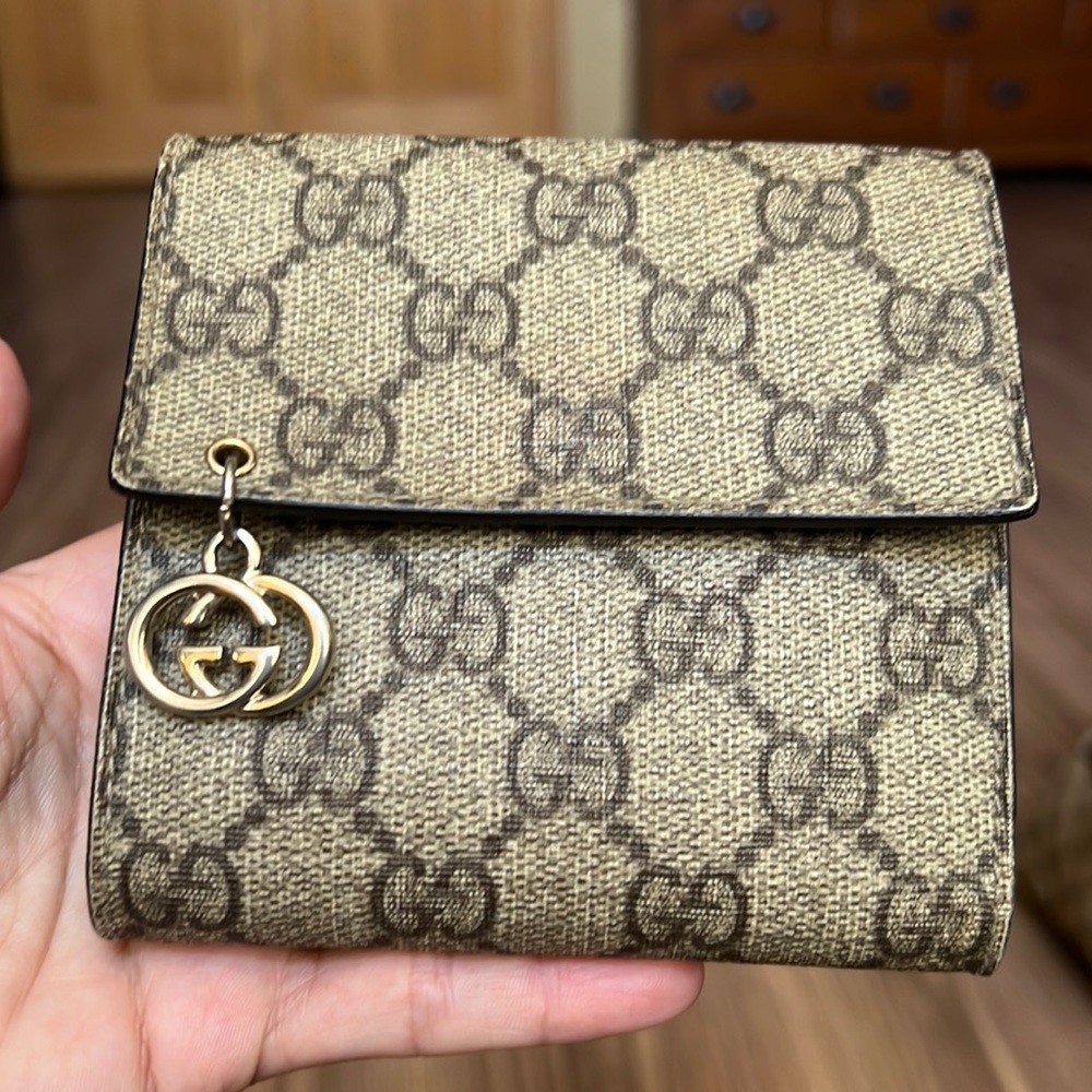 💯 % authentic Gucci wallet